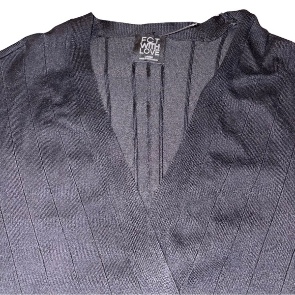 Chic Black Deep V-Neck Pullover Sweater with Ribbed Design, NWOT - Picture 3 of 5